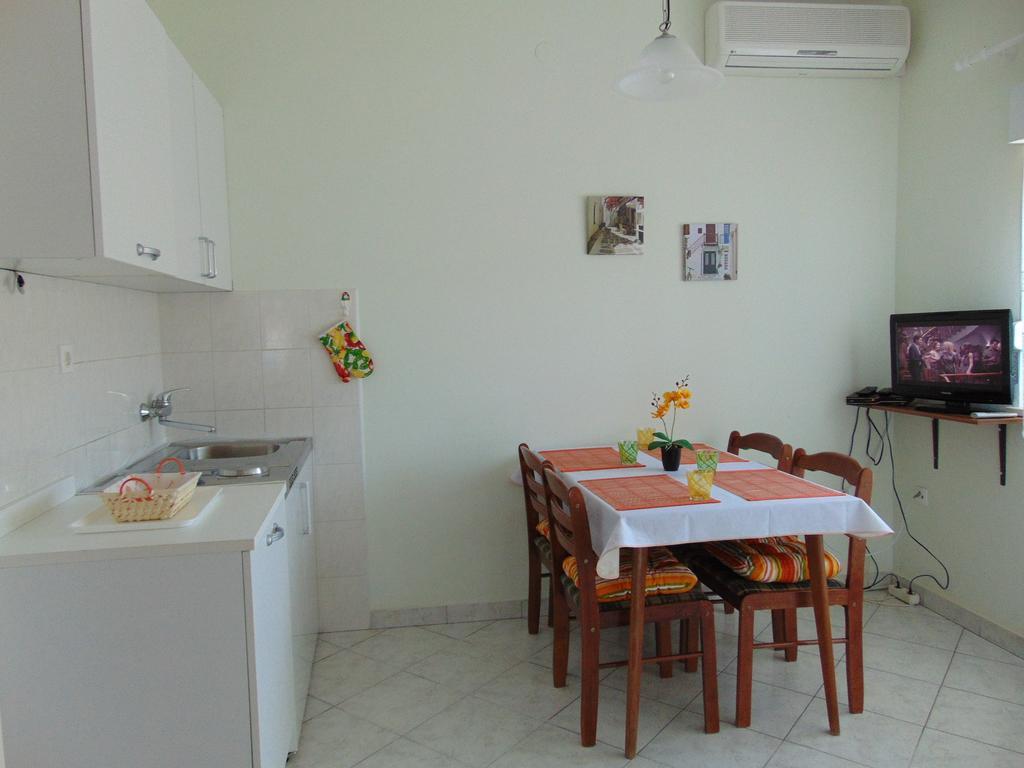 Apartments Borozan Vinišće Habitación foto
